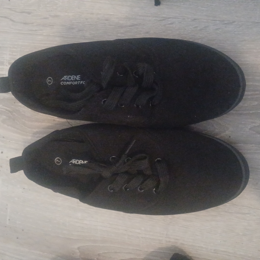 Size 7 convers shoes